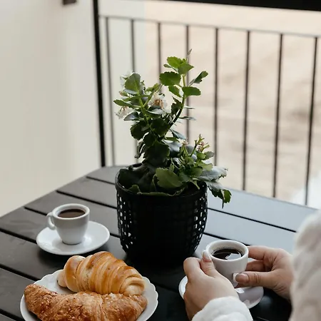 Leah's Deluxe Τερσεφάνου